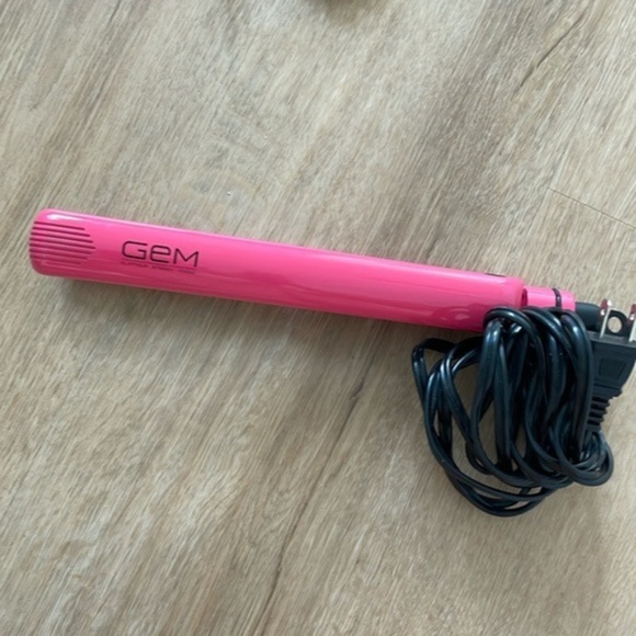 GEM Hair Straightener - Picture 1 of 2